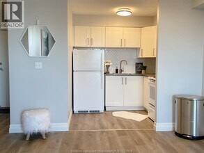 150 Park St W in Windsor, ON - Foto de edificio - Building Photo