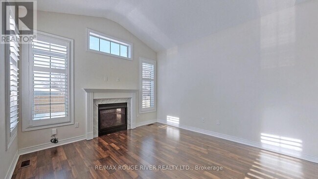 1022 Byron St N in Whitby, ON - Building Photo - Building Photo