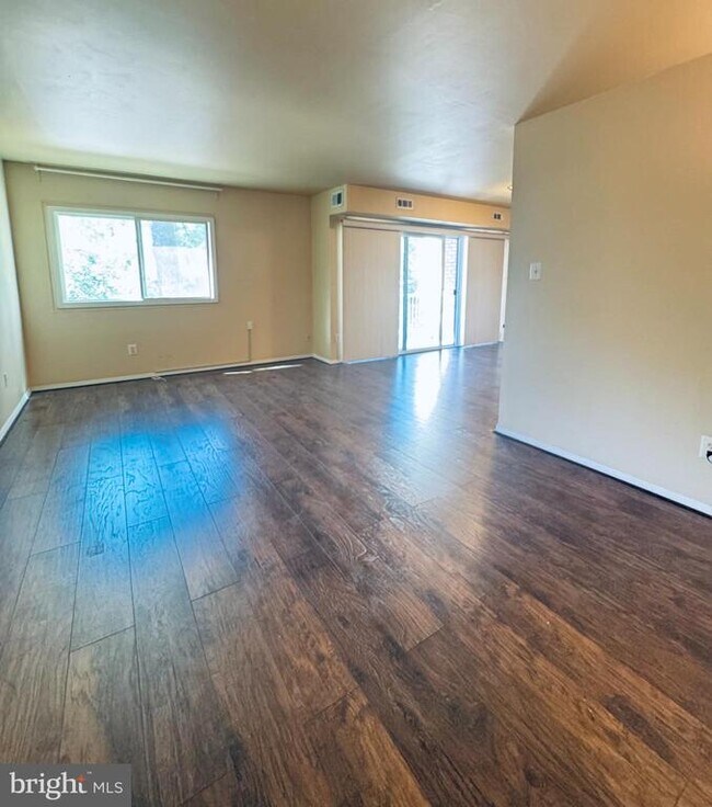 8000 Chanute Pl in Falls Church, VA - Building Photo - Building Photo