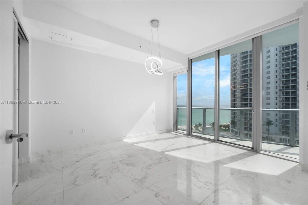 17475 Collins Ave in Sunny Isles Beach, FL - Foto de edificio