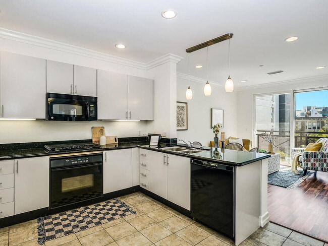 525 Eleventh Ave in San Diego, CA - Building Photo - Building Photo