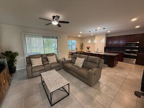 2643 E Lake Pointe Dr in Kissimmee, FL - Building Photo - Building Photo