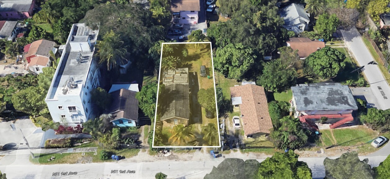 7544 NE 1st Ave in Miami, FL - Building Photo