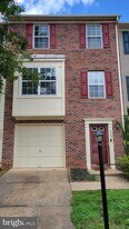 206 Regina Ln in Fredericksburg, VA - Building Photo