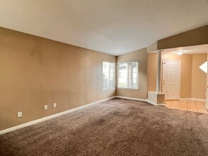 5913 Genoa Dr in Bakersfield, CA - Building Photo - Building Photo