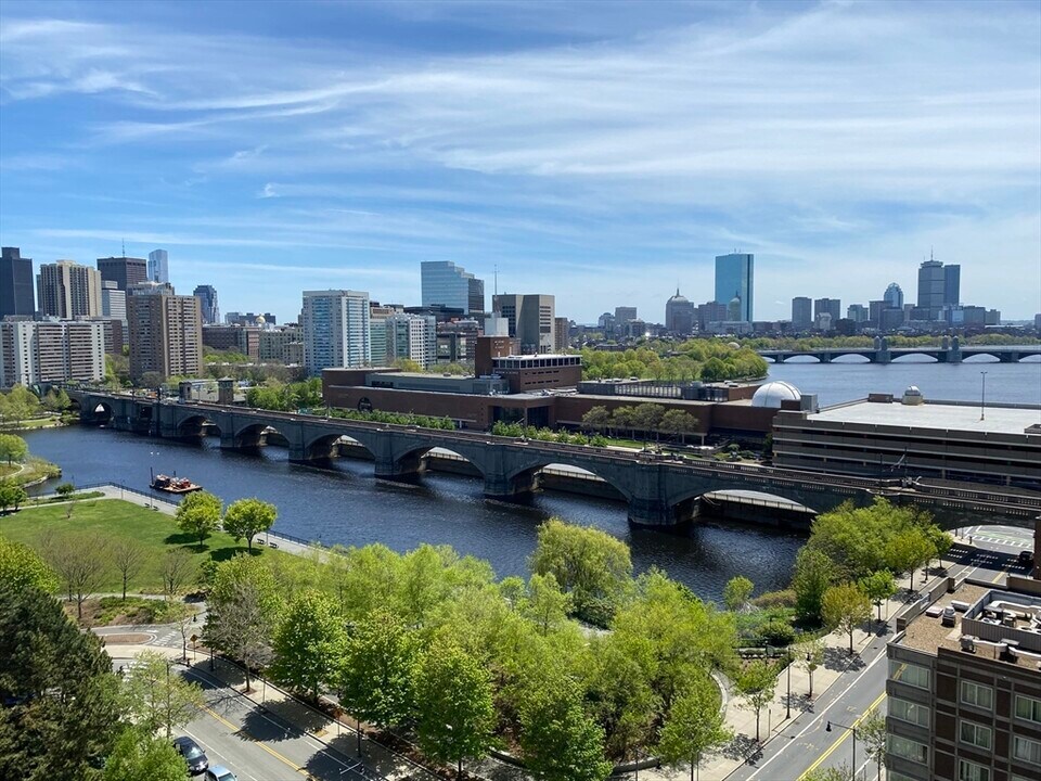10 Museum Way in Cambridge, MA - Building Photo