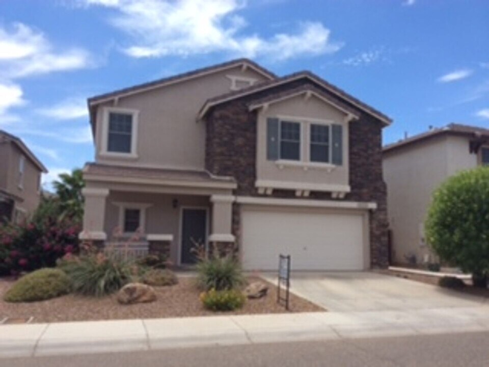 18175 W Smokey Dr in Surprise, AZ - Building Photo