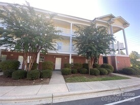 8642 Coralbell Ln in Charlotte, NC - Building Photo