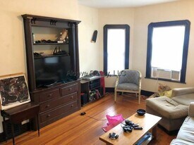 139 College Ave in Somerville, MA - Building Photo