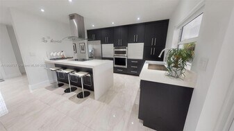 10805 SW 156th Terrace in Miami, FL - Building Photo