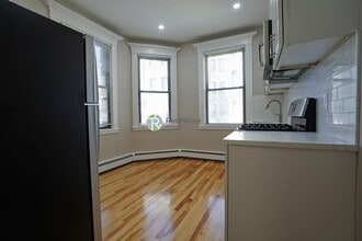 72 Gardner St, Unit E1 in Boston, MA - Building Photo - Building Photo