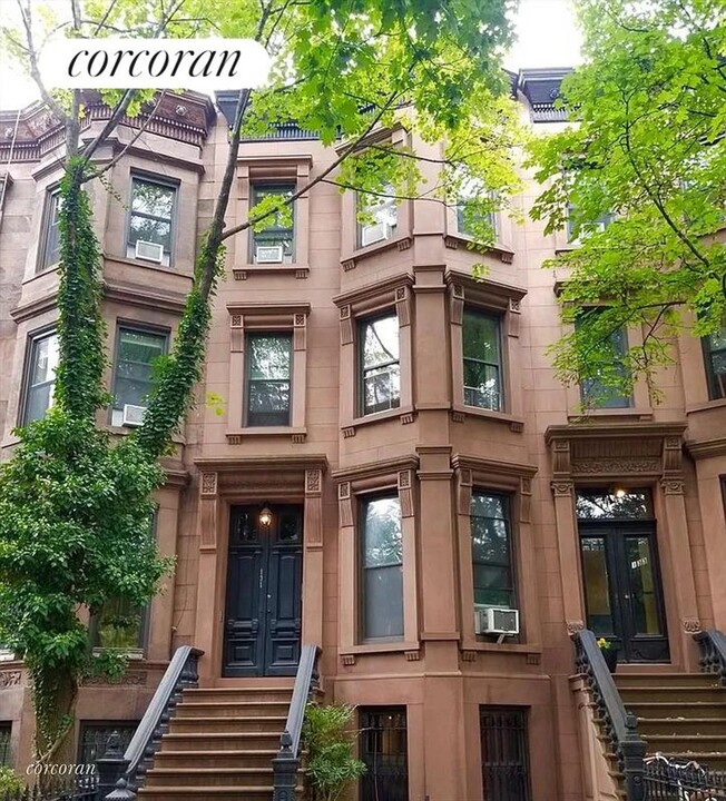 131 Clinton Ave in Brooklyn, NY - Foto de edificio