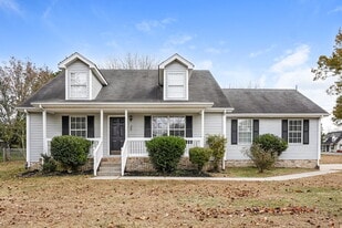 300 Vernon Traylor Dr in Smyrna, TN - Building Photo