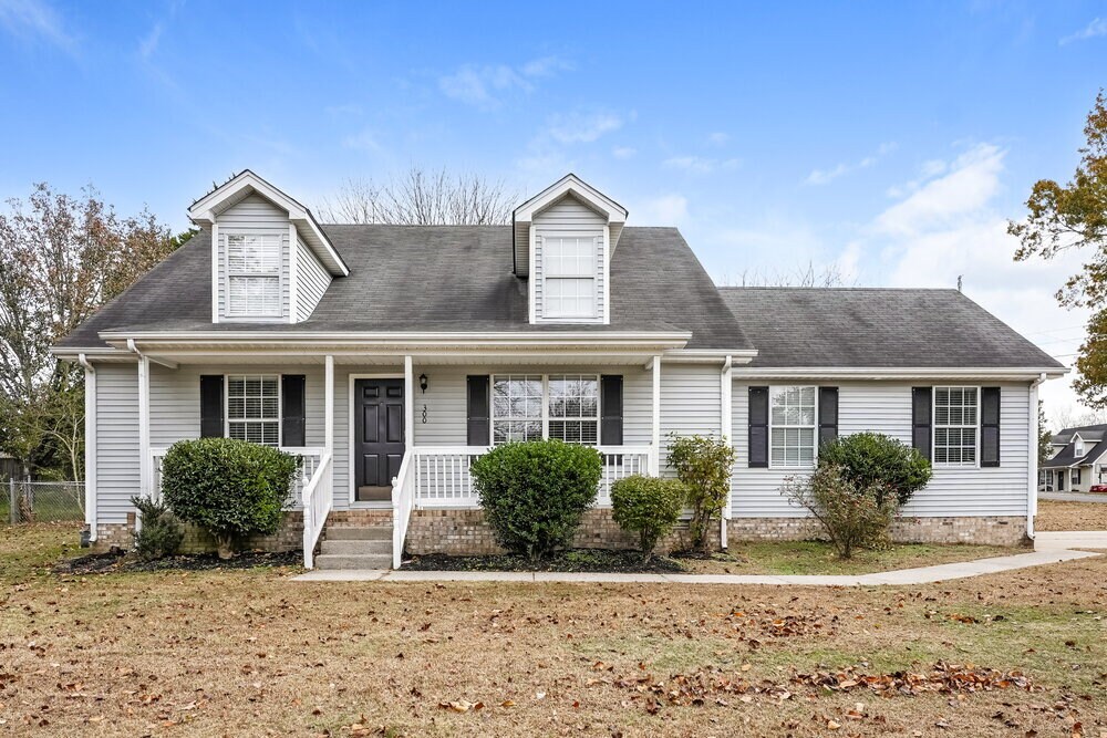 300 Vernon Traylor Dr in Smyrna, TN - Building Photo