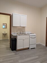 12 Miles St, Unit 3 in Greenfield, MA - Building Photo - Building Photo