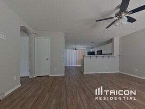 15424 W Hearn Rd in Surprise, AZ - Foto de edificio - Building Photo