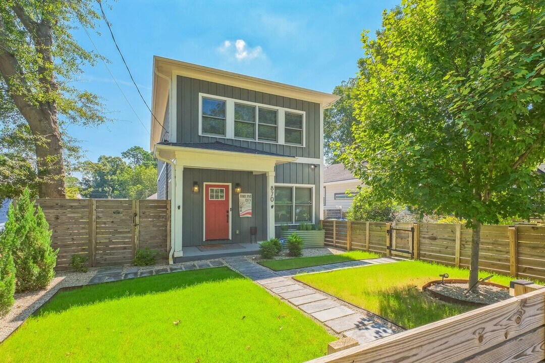 870 Westmont Rd SW in Atlanta, GA - Building Photo
