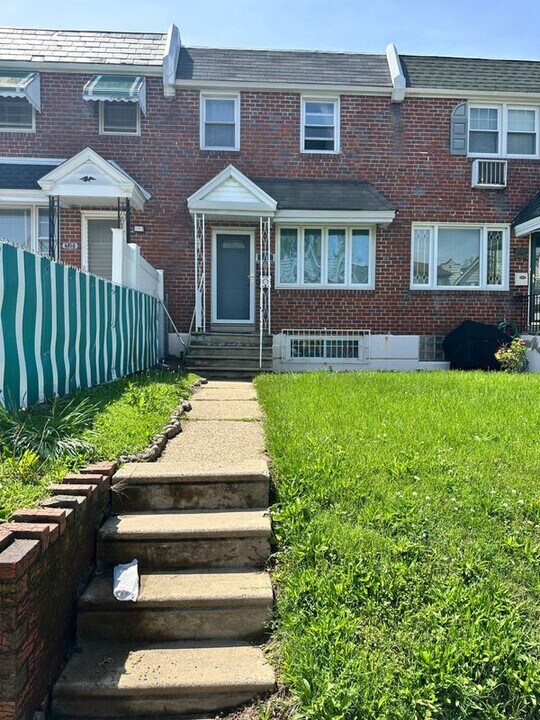 6712 N Lawrence St in Philadelphia, PA - Building Photo