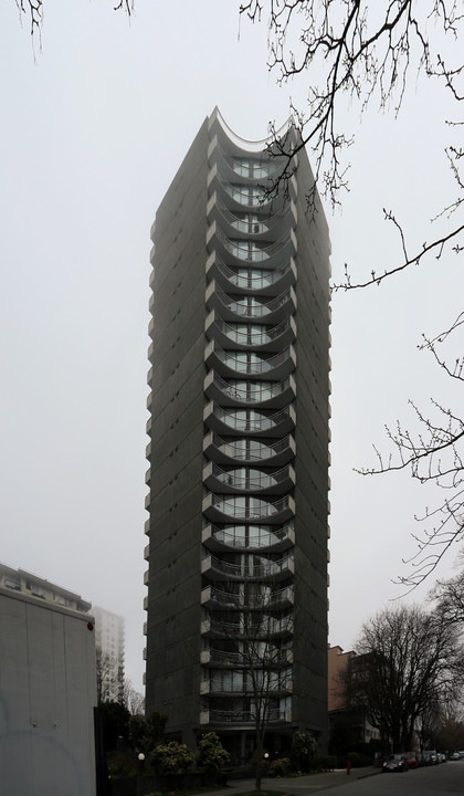 Beach Towers in Vancouver, BC - Building Photo