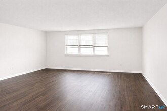 16 E Gate Ln in Hamden, CT - Building Photo - Building Photo