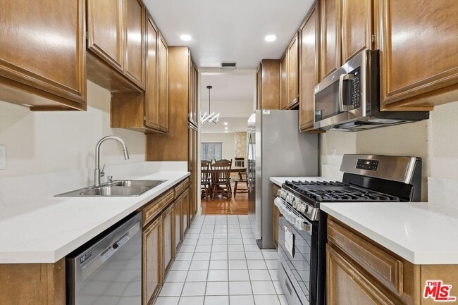 1271 Stoner Ave in Los Angeles, CA - Building Photo - Building Photo