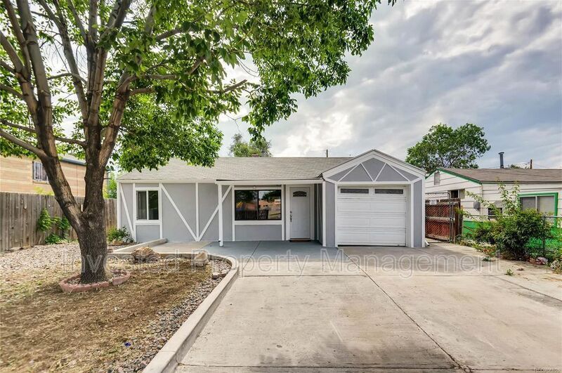 825 S Newton St in Denver, CO - Building Photo