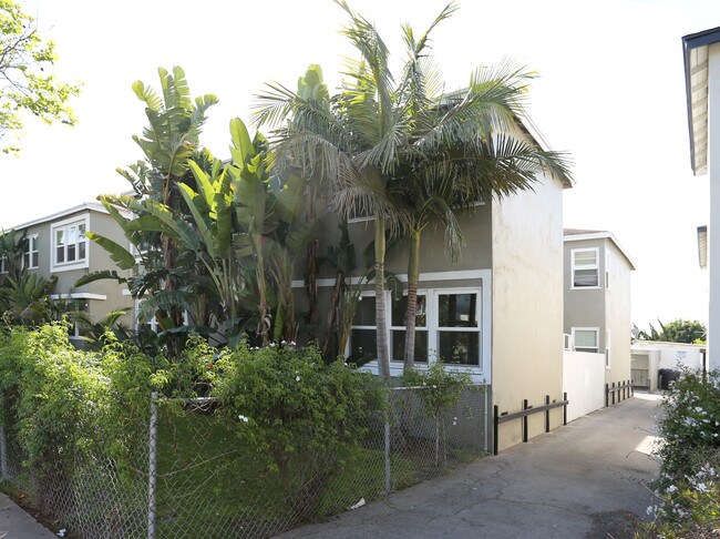 12224 W Washington Pl in Los Angeles, CA - Foto de edificio - Building Photo