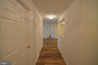 10009 Vanderbilt Cir in Rockville, MD - Building Photo - Building Photo