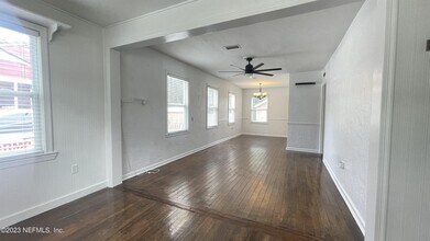 5228 Sunderland Rd in Jacksonville, FL - Building Photo - Building Photo