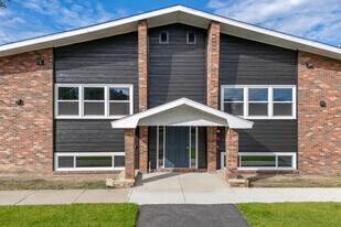 531 Center Rd in West Seneca, NY - Building Photo