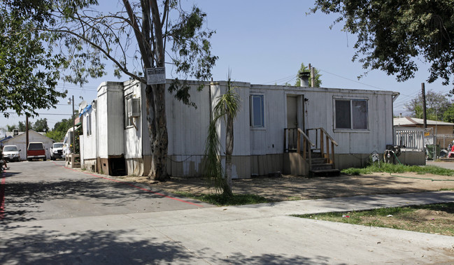 911 Colton Ave in Colton, CA - Foto de edificio - Building Photo