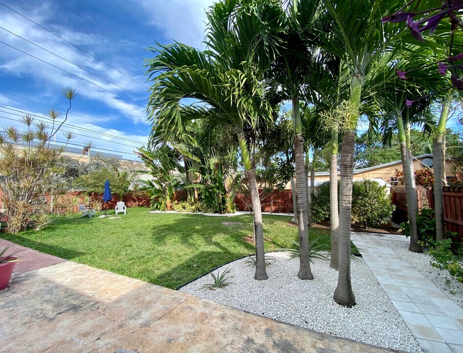 1631 Liberty St, Unit B in Hollywood, FL - Building Photo