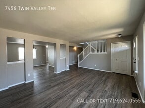 7456 Twin Valley Terrace in Colorado Springs, CO - Foto de edificio - Building Photo