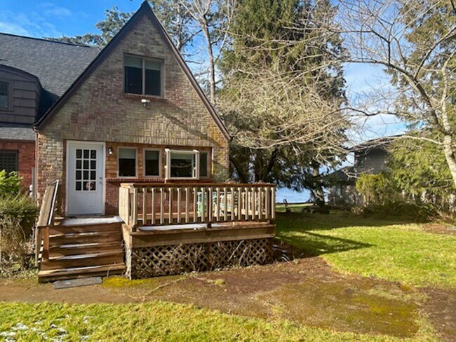 property at 9051 Sunset Ln NW