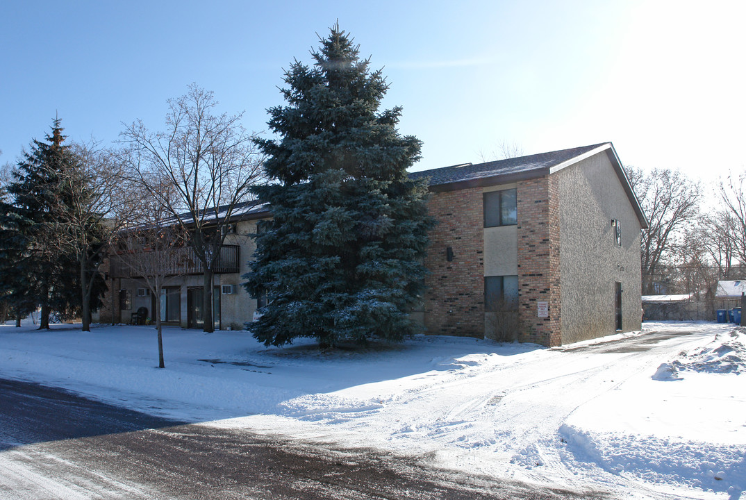 636 Monroe St in Anoka, MN - Building Photo