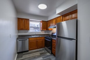 Lodi Circle Apartments in Lodi, NJ - Building Photo