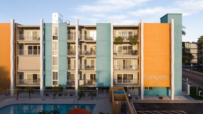 The Cascades Apartments in Phoenix, AZ - Foto de edificio - Building Photo