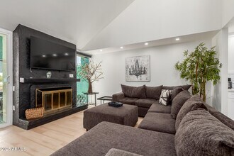 2529 N Miller Rd in Scottsdale, AZ - Building Photo - Building Photo