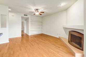 8200 Neely Dr in Austin, TX - Foto de edificio - Building Photo