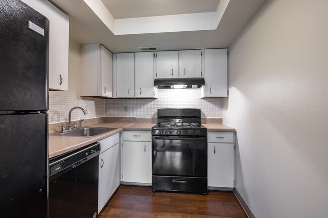 Paddock Village Apartments