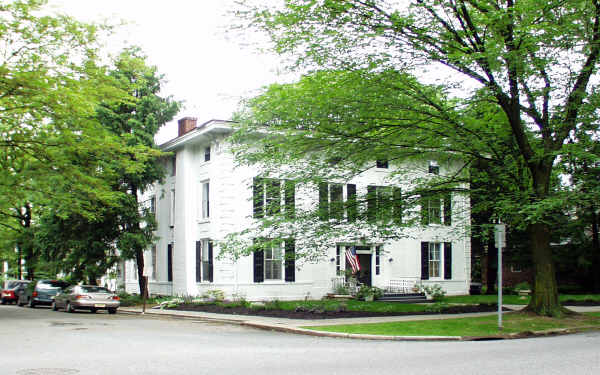 67 Kings Hwy E in Haddonfield, NJ - Foto de edificio