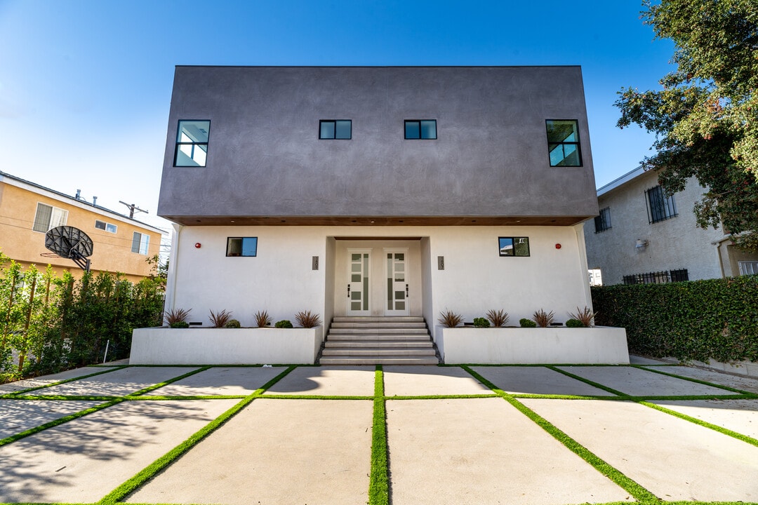 1807 S Longwood Ave in Los Angeles, CA - Building Photo
