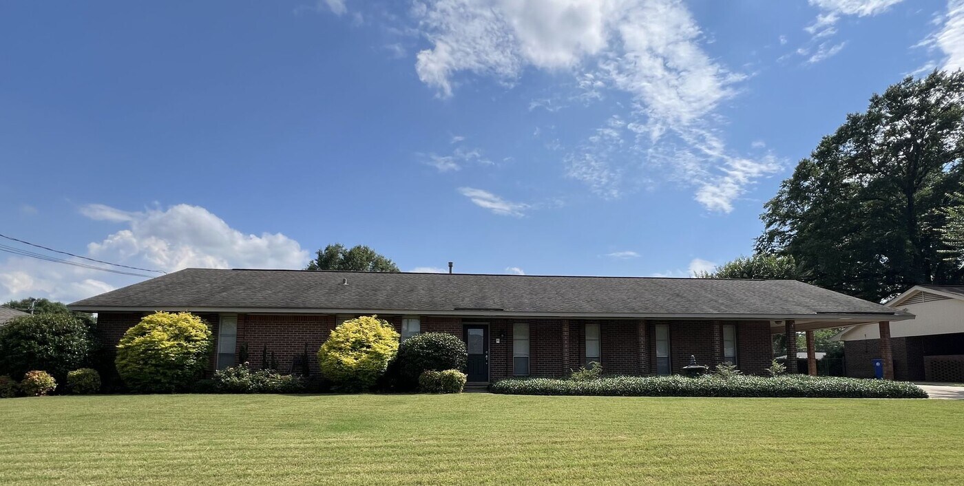212 Doris St in Prattville, AL - Building Photo