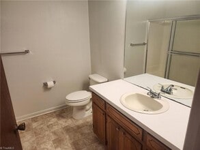 119 Jasmine Ln, Unit 7 in Mount Airy, NC - Building Photo - Building Photo