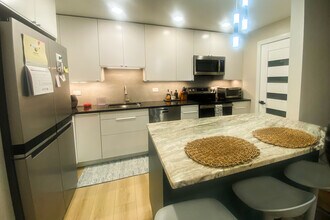 715 W Central Rd in Mount Prospect, IL - Building Photo - Building Photo