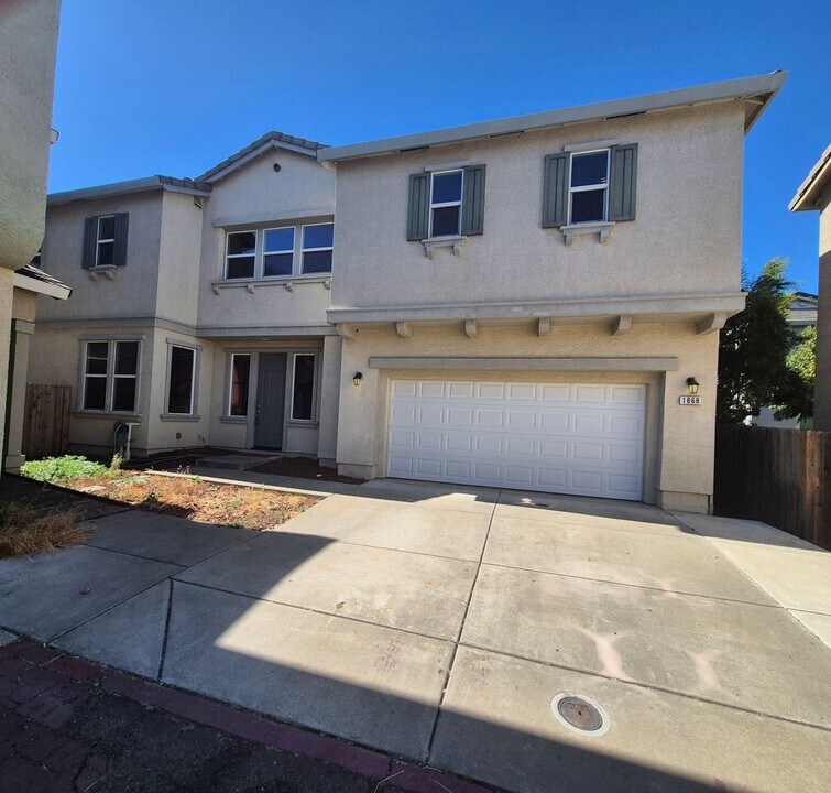 1868 Mammoth Way in Sacramento, CA - Building Photo