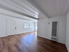 1933 Los Robles Blvd, Unit 1933 Los Robles Blvd #1 in Sacramento, CA - Building Photo - Building Photo