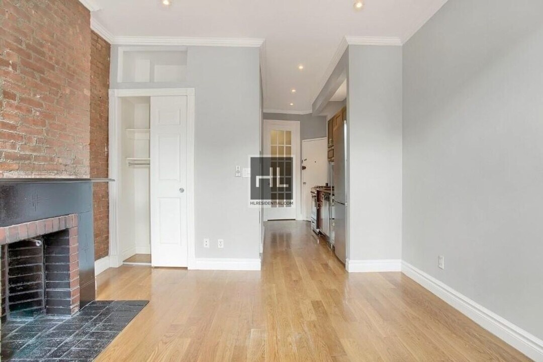 LeRoy Street in New York, NY - Building Photo