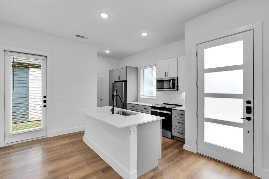 1305B Provident Dr in Little Elm, TX - Building Photo