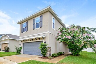 1105 Atlantic Ave in Fruitland Park, FL - Foto de edificio - Building Photo